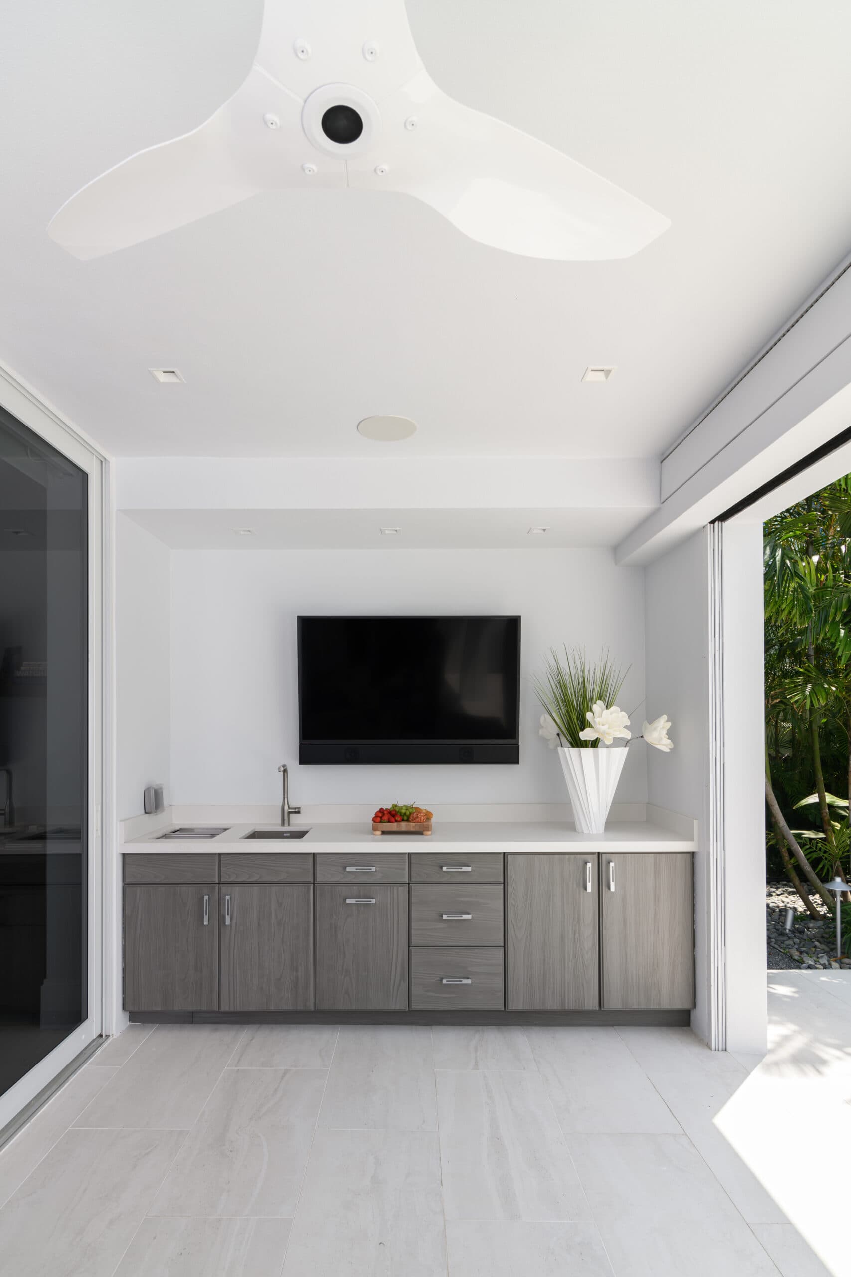 Outdoor kitchen