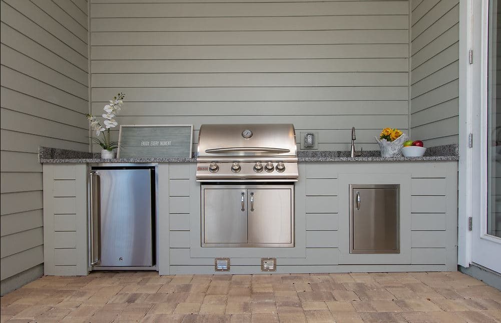 Outdoor Kitchen and Summer Kitchen